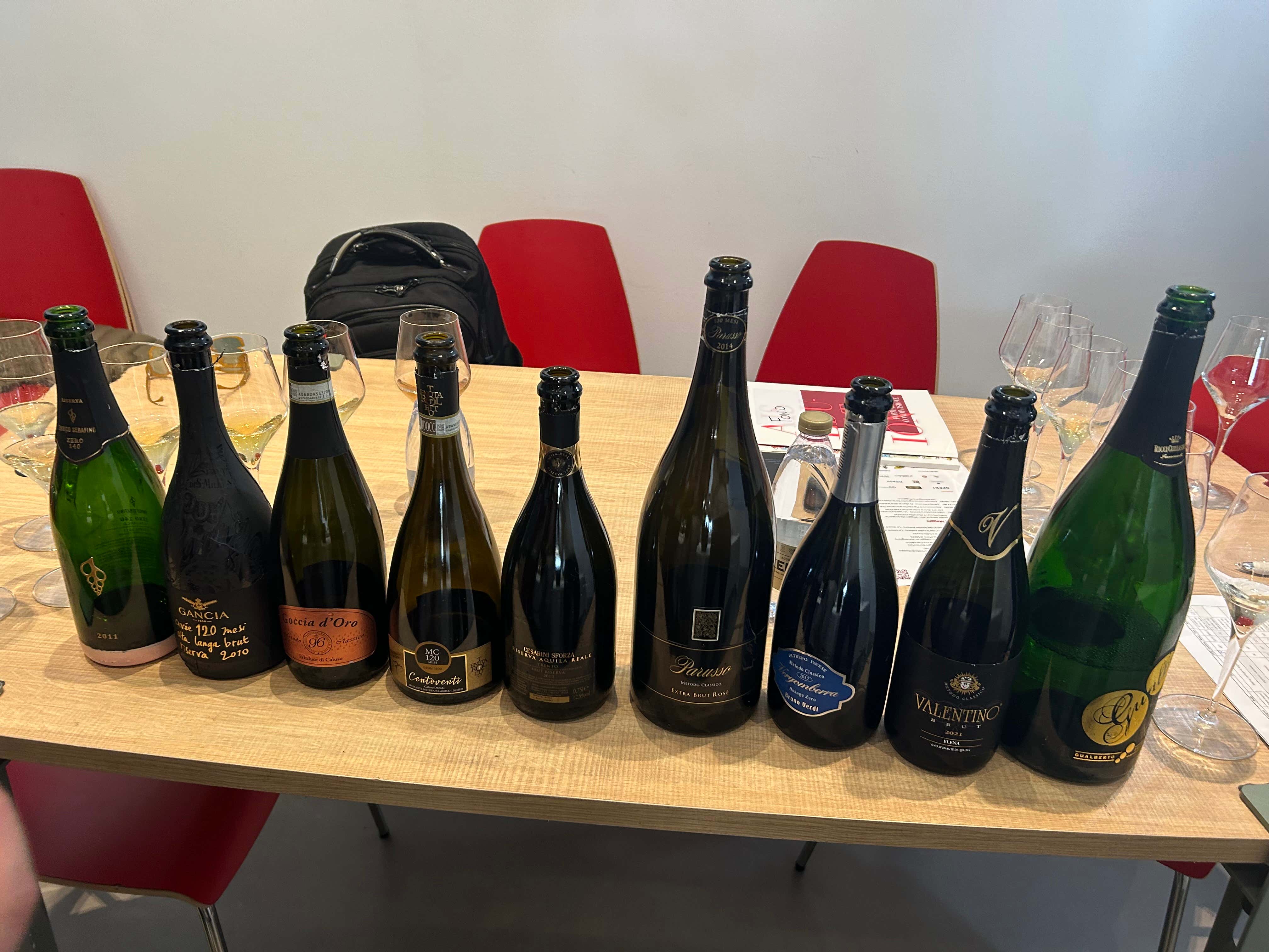 Spumanti d'antan sotto le Due Torri: i migliori metodo classico oltre i 120 mesi